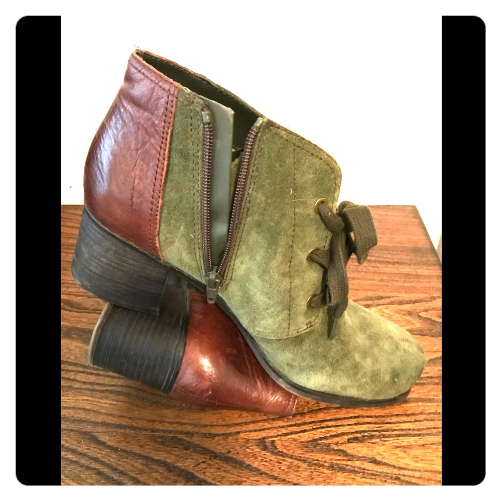 Adorable Green & Brown Naturalizer Boots Size 9.5W